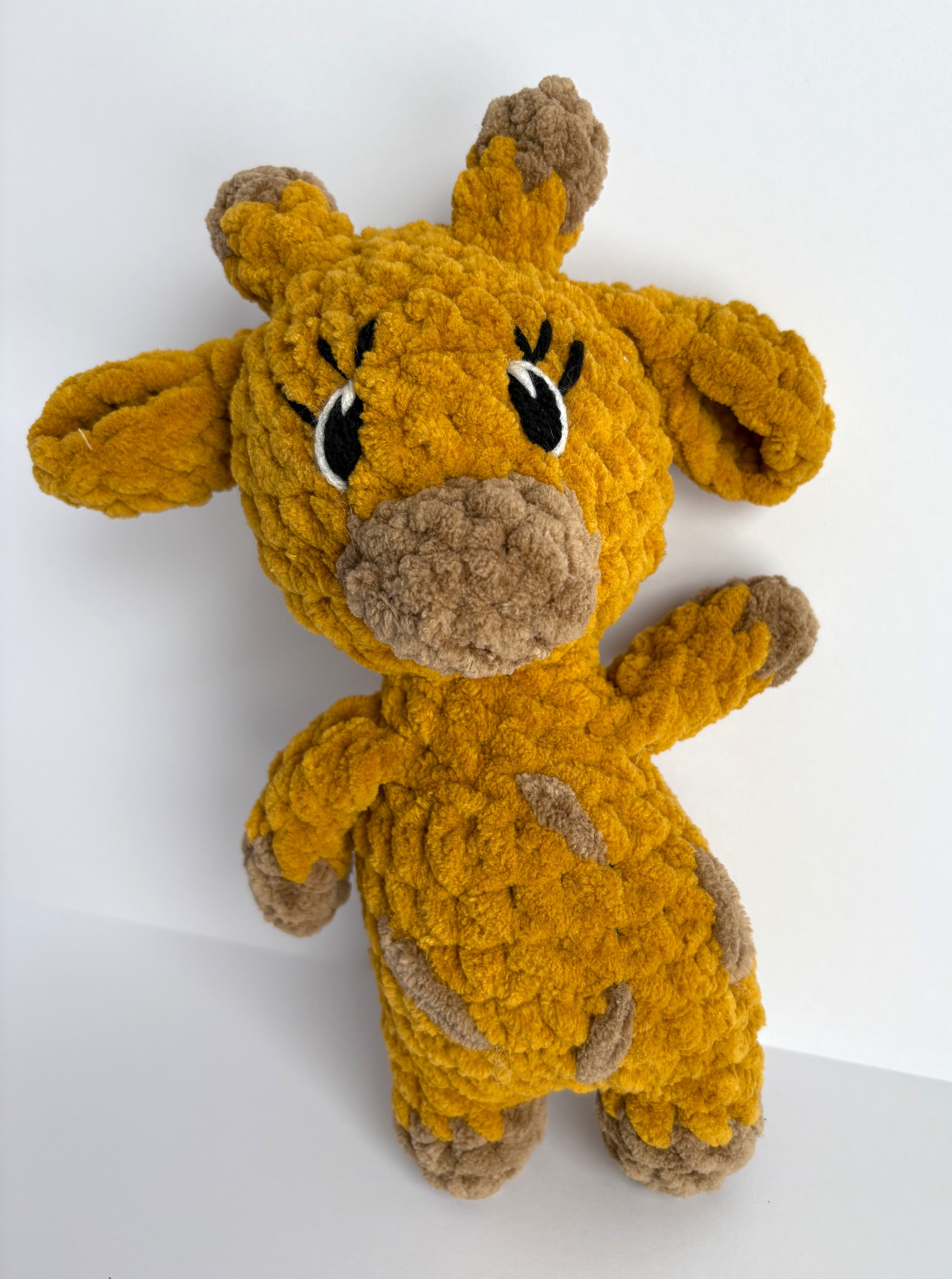 Giraffe Plushie- Sewn Eyes