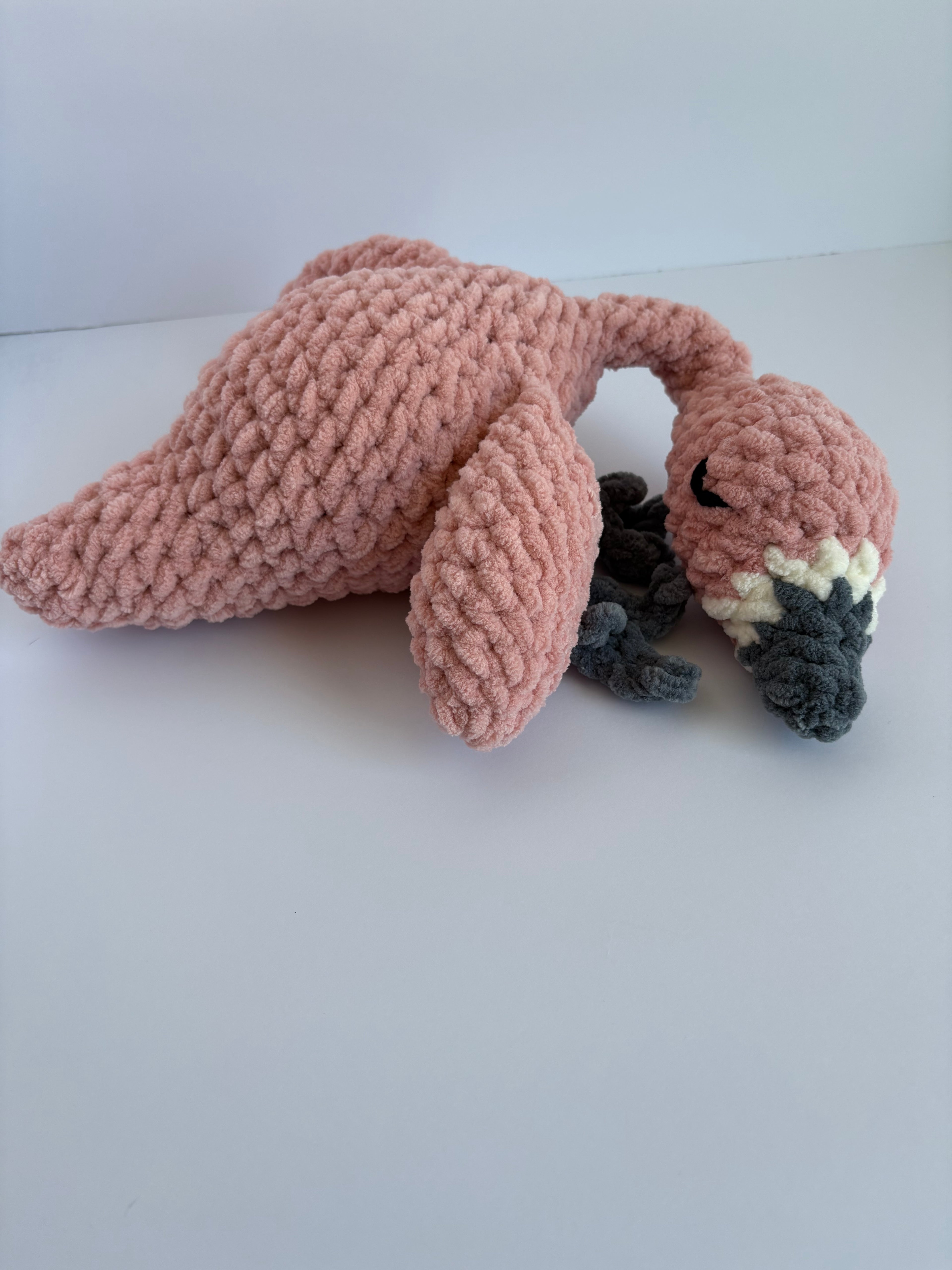 Flamingo Plushie, Sewn eye
